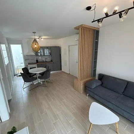 Huge Garden Cozy With Jacuzzi Apartman Split