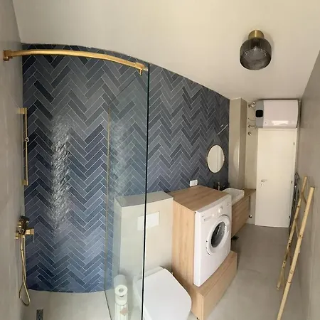 Huge Garden Cozy With Jacuzzi Apartman Split