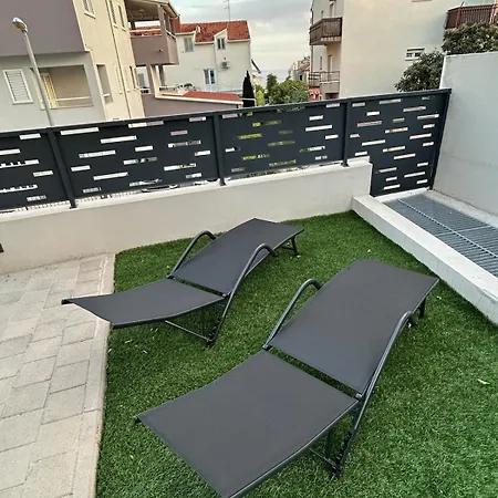 Huge Garden Cozy With Jacuzzi Apartman Split